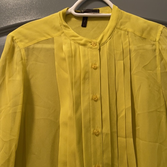 BCBG Max Azria Yellow Medium  Long NWT Blousr - Picture 2 of 5